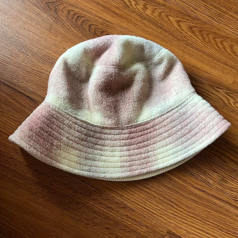 Vince Camuto Pink and cream plaid bucket hat